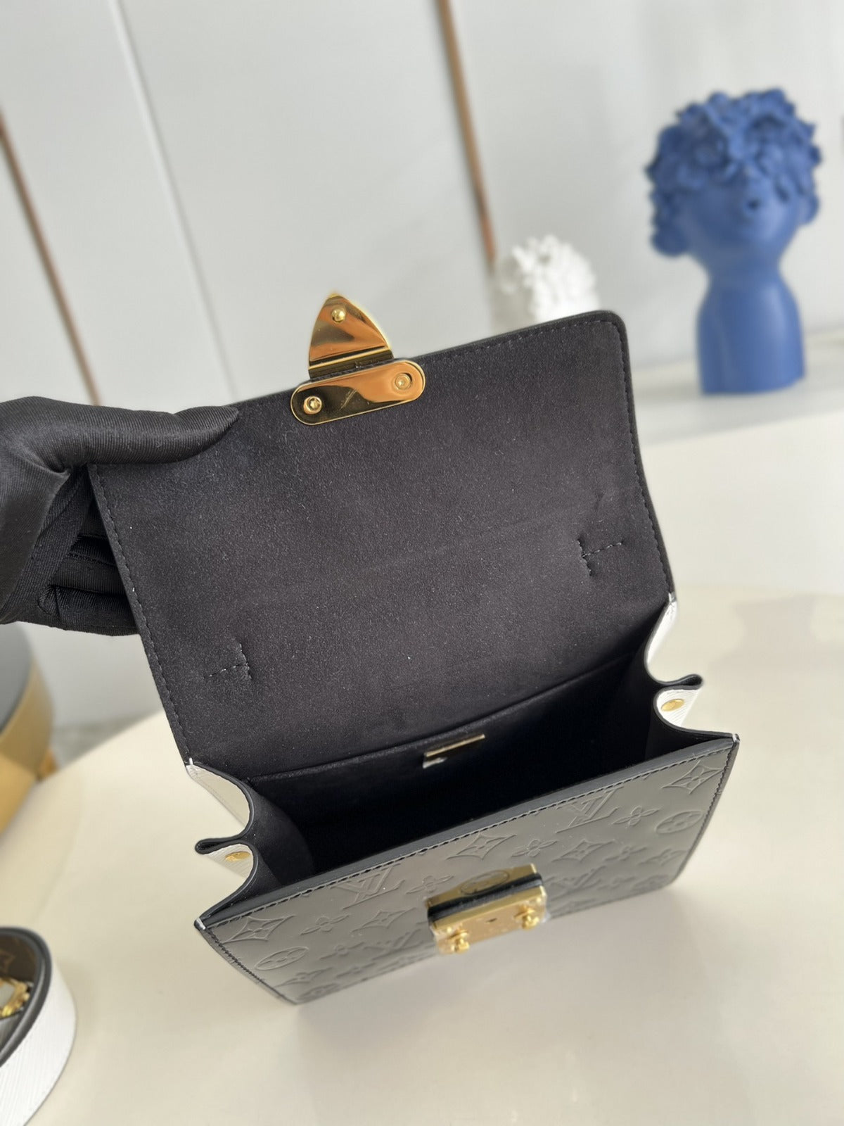 LOUIS VUITTON
Noir Monogram Vernis Leather Spring Street NM Bag