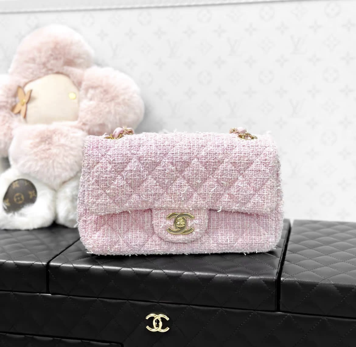 Chanel Luxury Leather Pink Shoulder Bag Pink Rovelle Bags