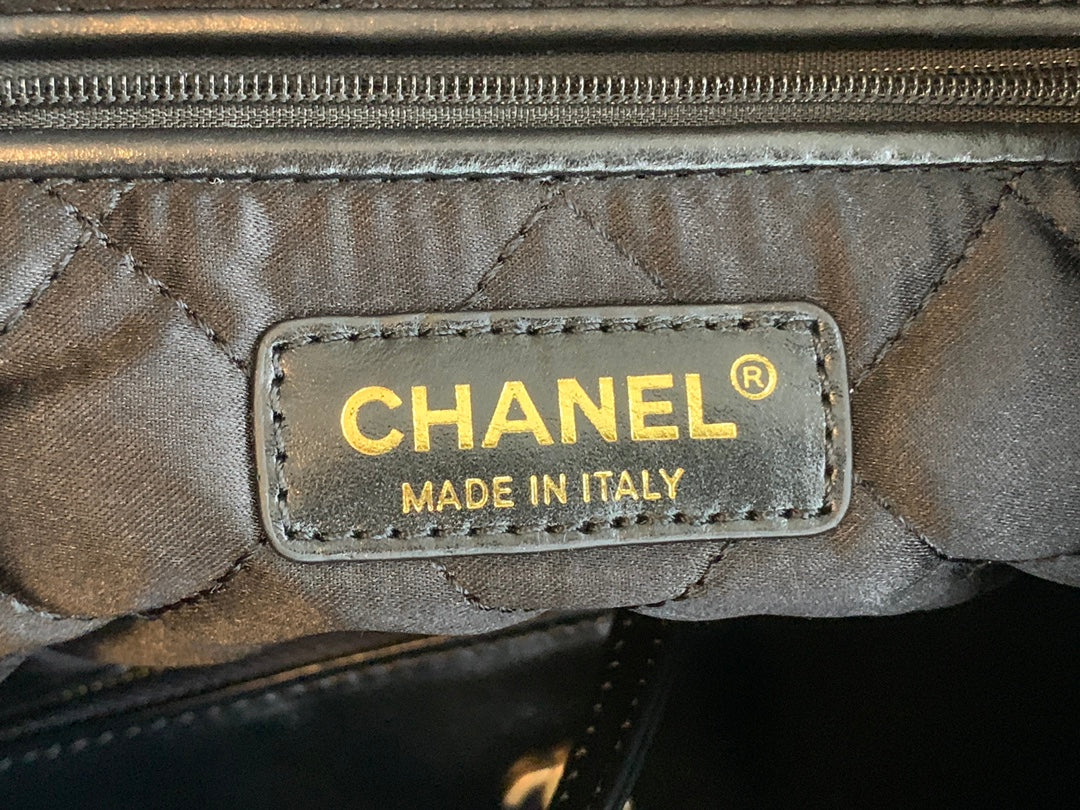 Chanel 22 Medium Handbag