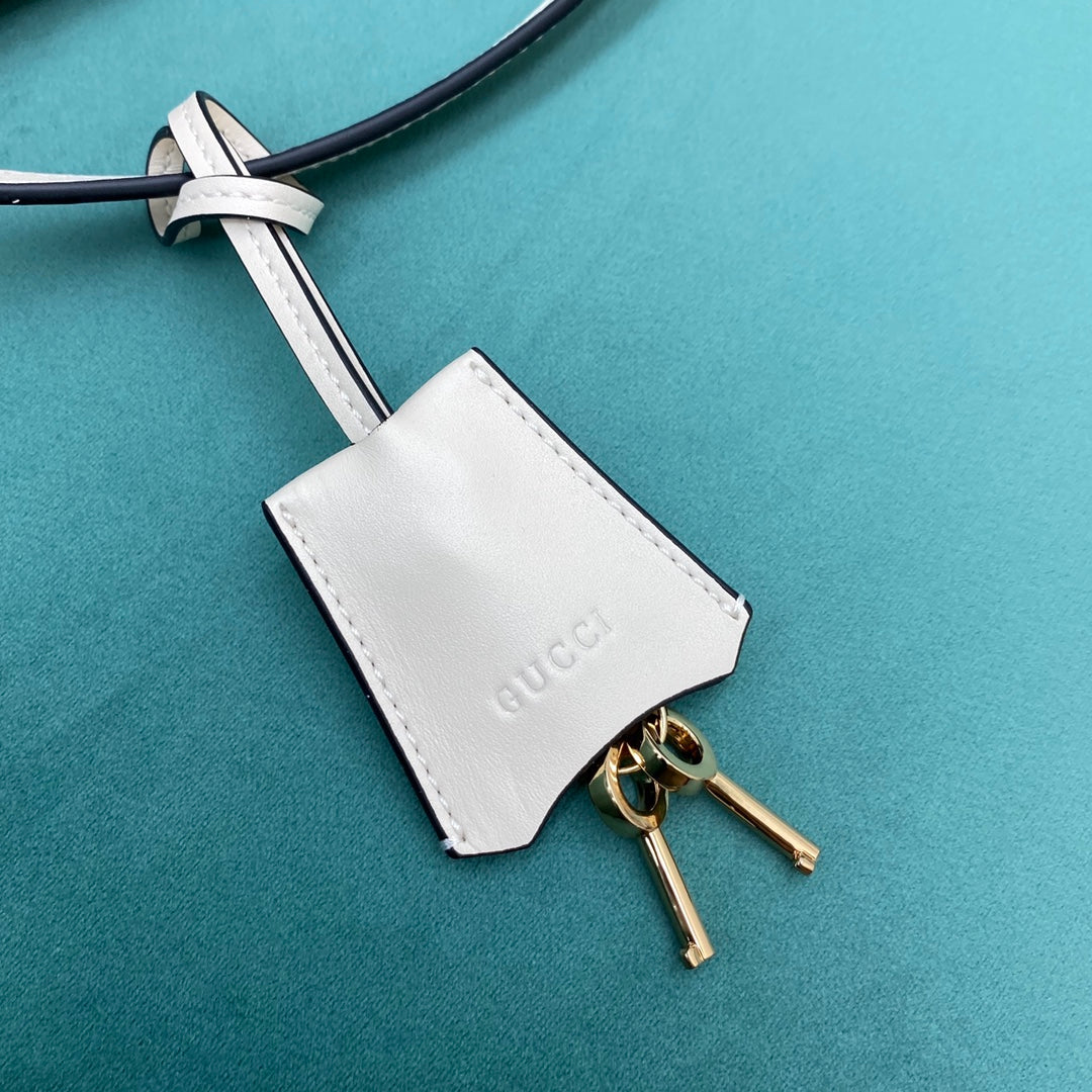 Gucci Padlock GG Medium Shoulder Bag