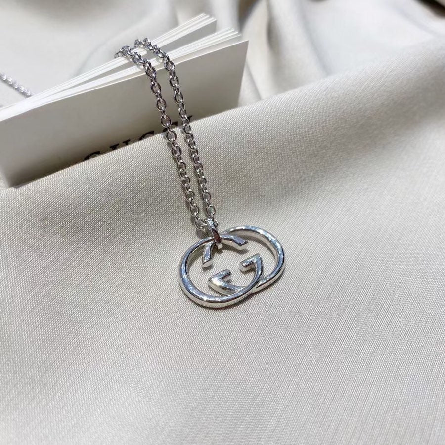 Slivery necklace