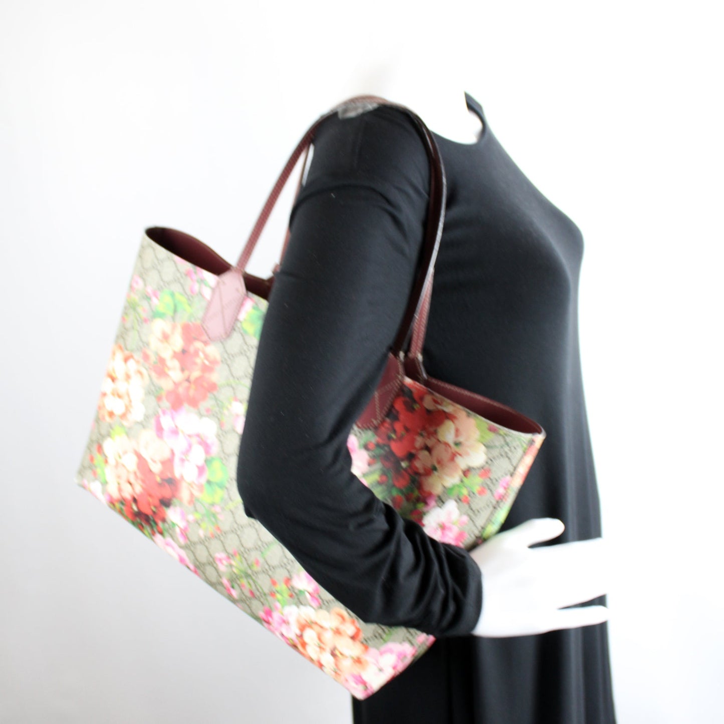 368563 GG Supreme Blooms Medium Reverse Tote lbcase