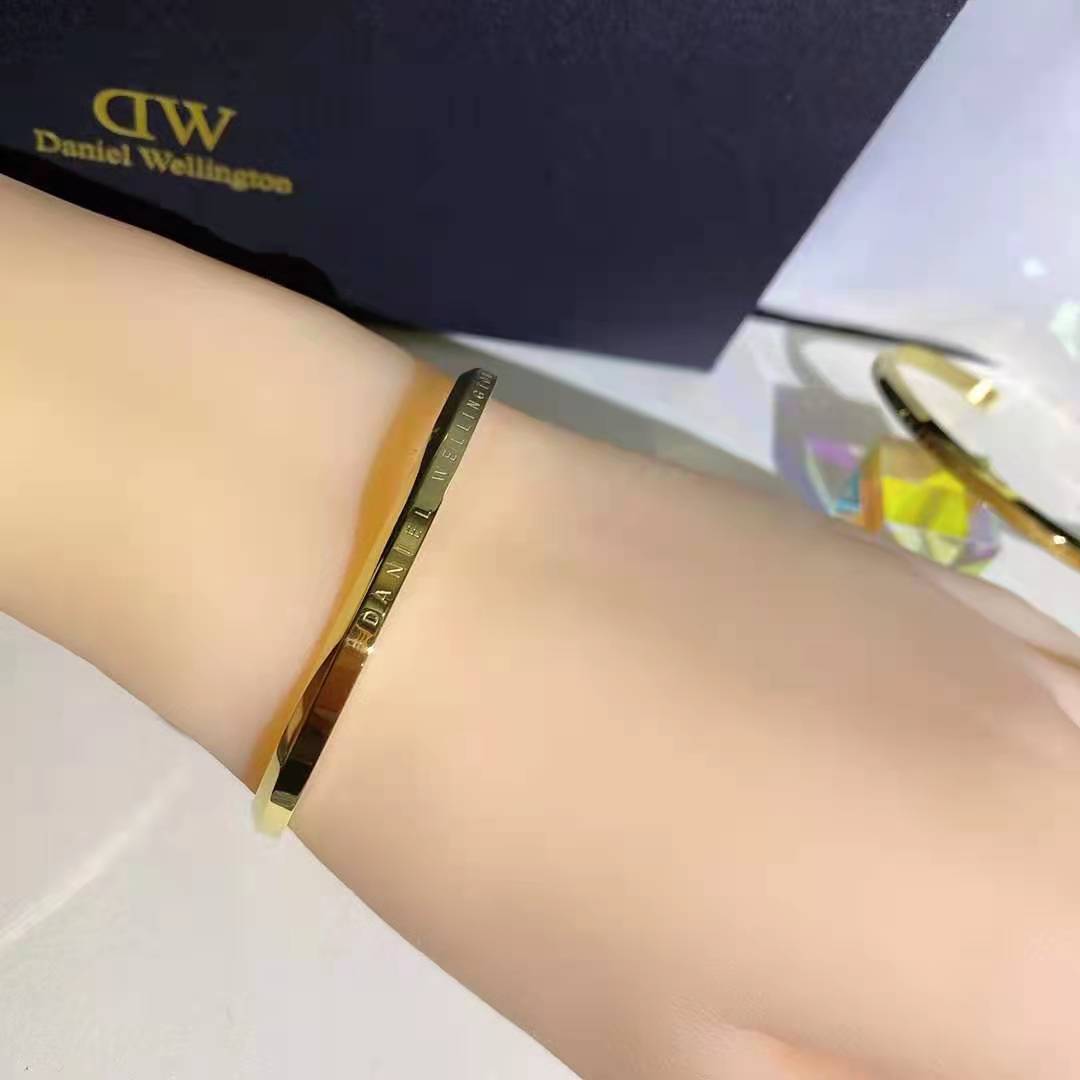 Double Loop Bracelet lbcase