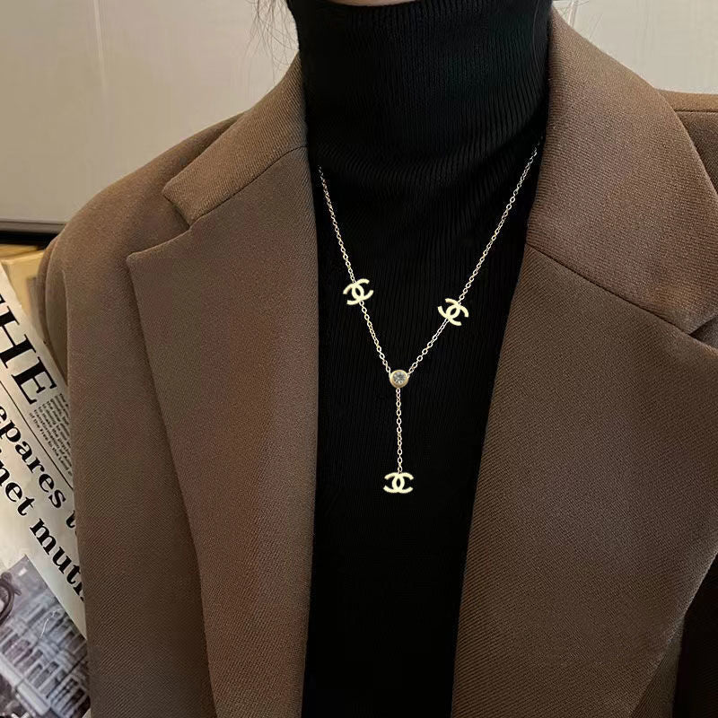 Xiaofeng clavicle pendant lbcase