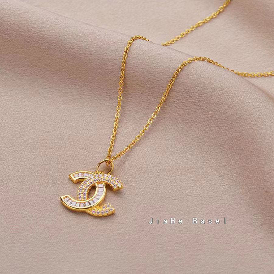 Advanced design, light luxury, double-layer letter clavicle chain lbcase