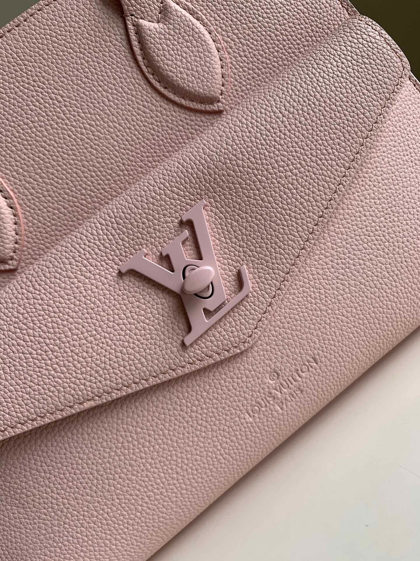 new pink handbag