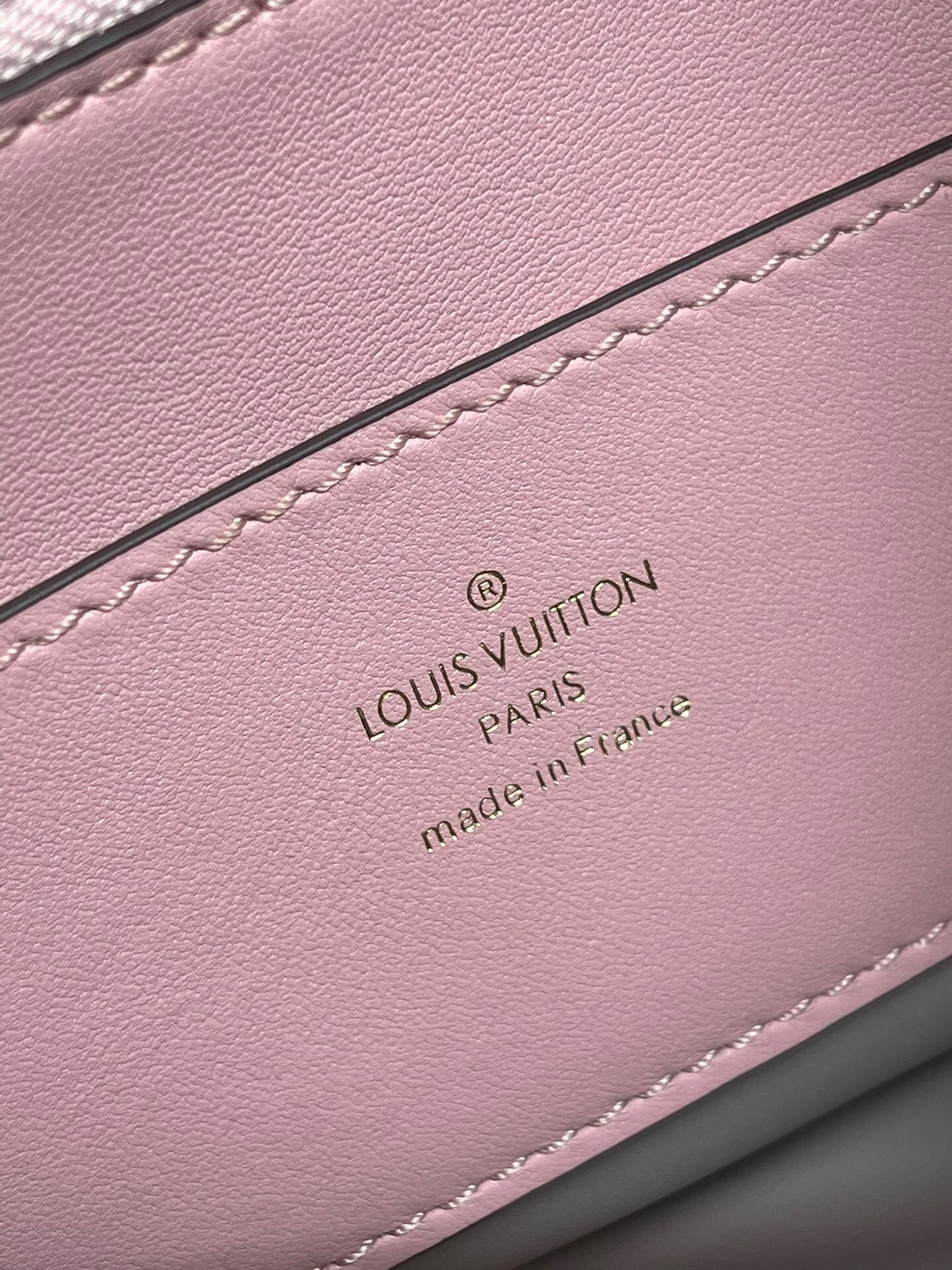 Fashion pink handbag