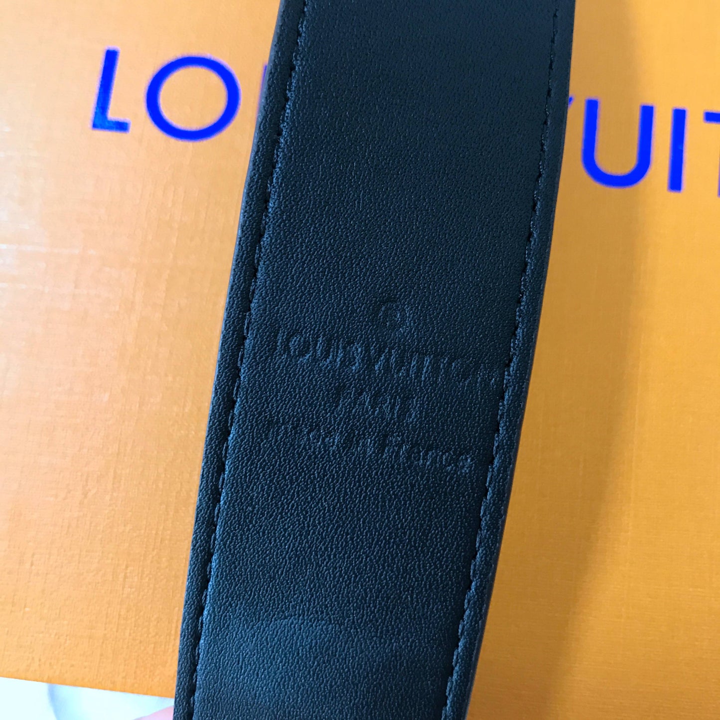 L v strap