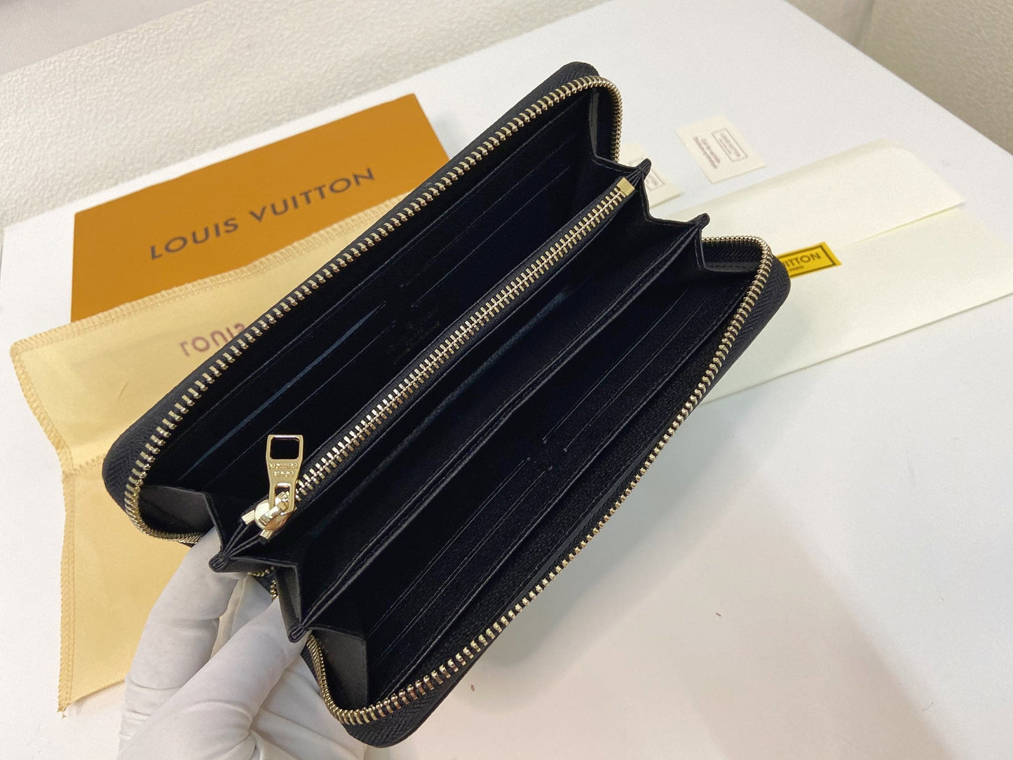 Black retro flower wallet
