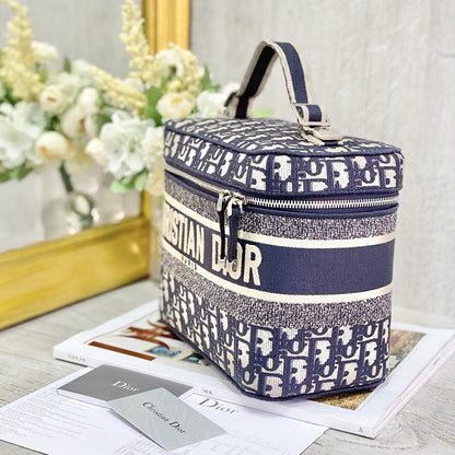 DIORTRAVEL VANITY CASE
