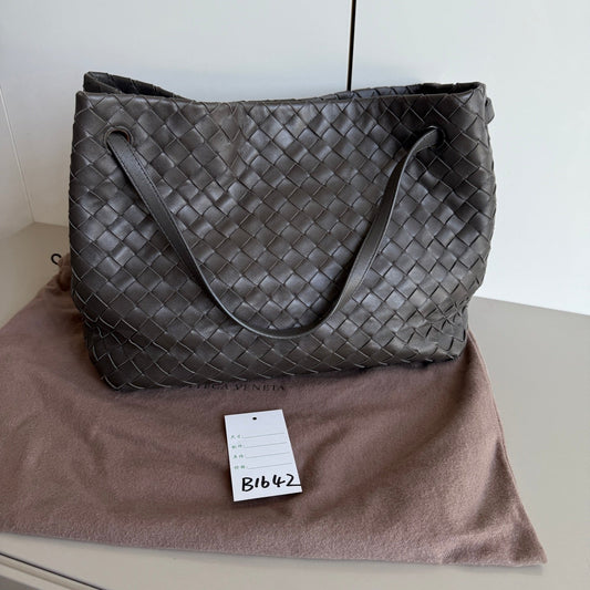 Bottega Veneta NEW Garda Tote Leather Interior Intrecciato Chocolate Brown Medium 24cm