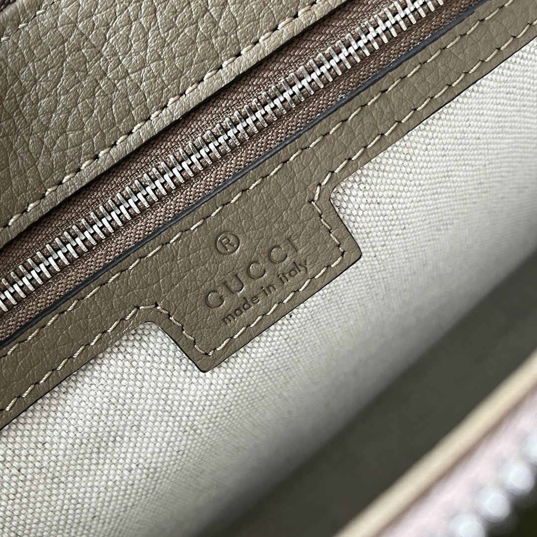 Gucci Jumbo GG Medium Messenger Bag