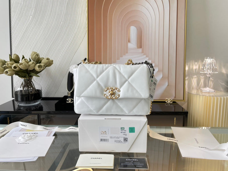 Chanel Luxury Handbag Style 607 Rovelle Bags