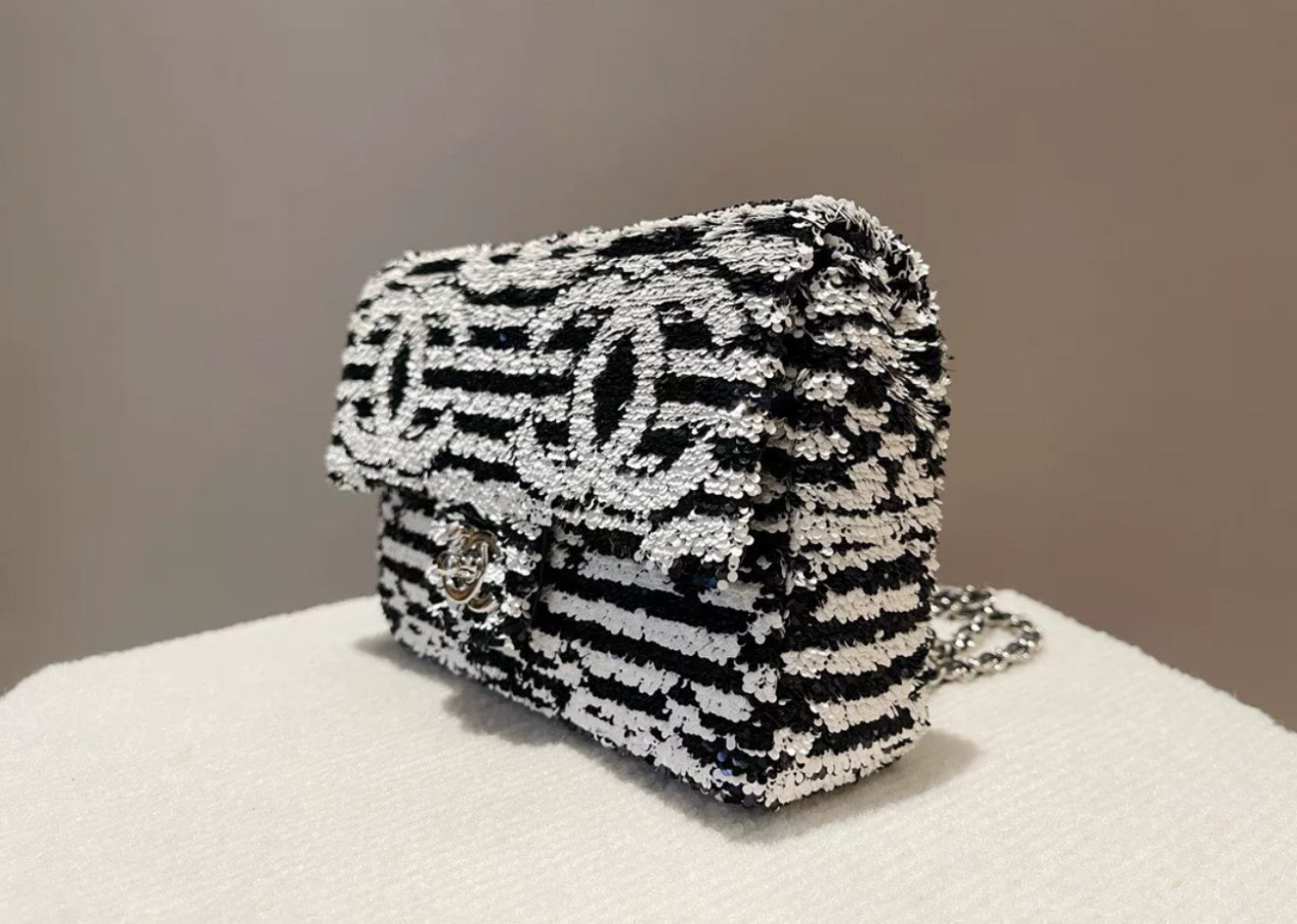 Chanel Luxury Leather Black Shoulder Bag Rovelle Bags