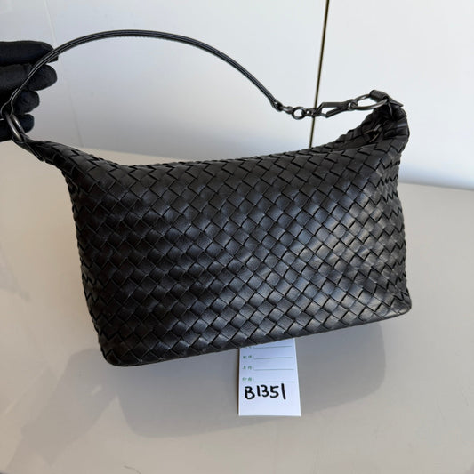 Bottega Veneta Sloane Shoulder Bag Black Small 25cm