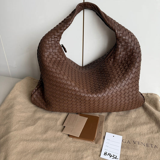 Bottega Veneta Intrecciato Hobo Bag Medium Milk Chocolate Brown leather 47cm