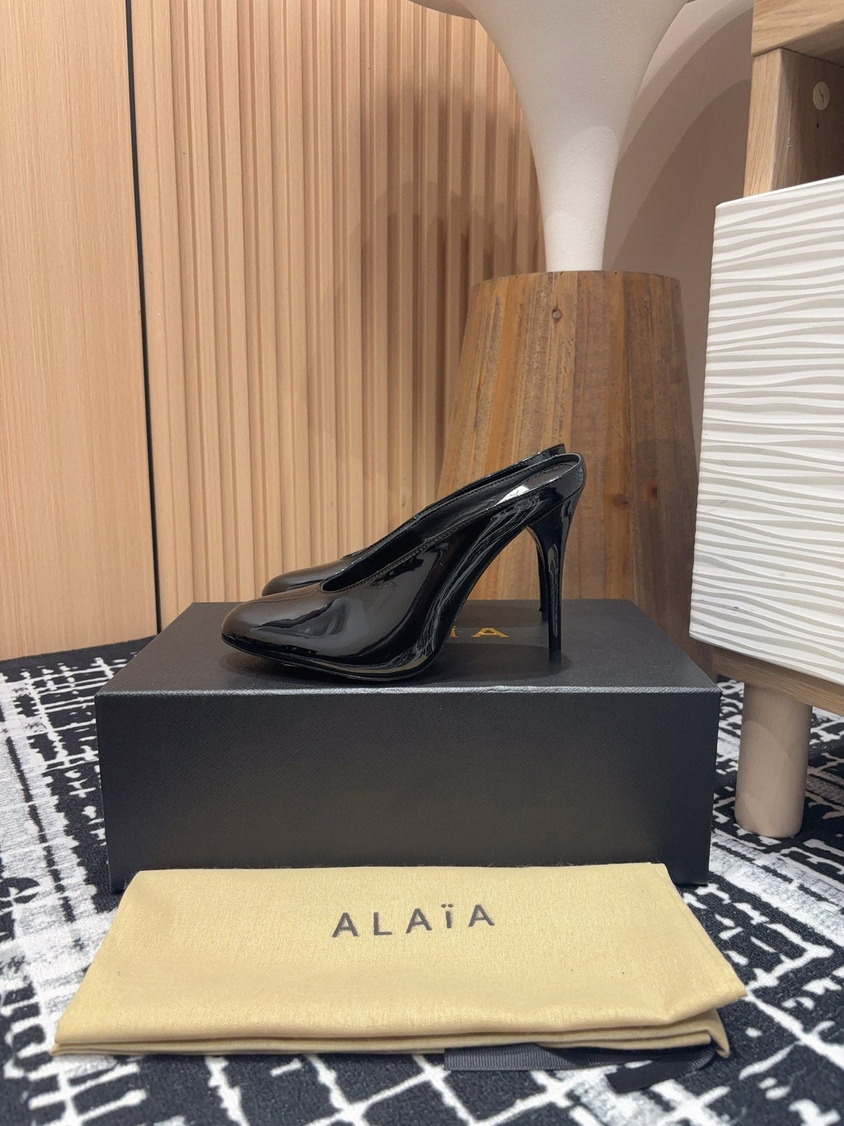 HIGH-HEEL 10 CM MULES IN BLACK PATENT CALFSKIN