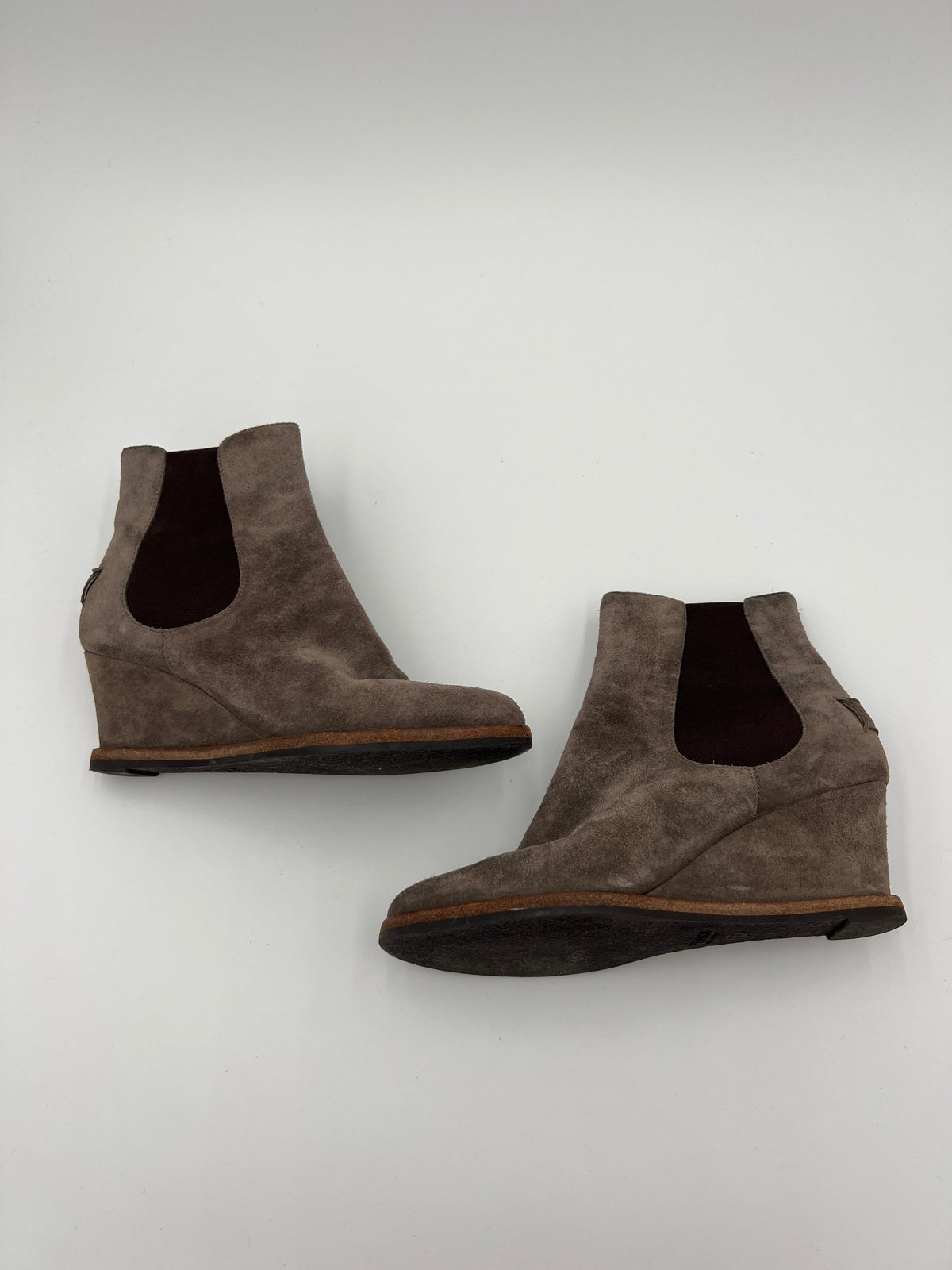 Boots Luxury Designer By Fendi In Taupe, Size: 7 Rovelle Bags