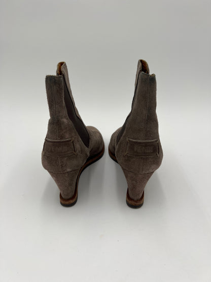 Boots Luxury Designer By Fendi In Taupe, Size: 7 Rovelle Bags