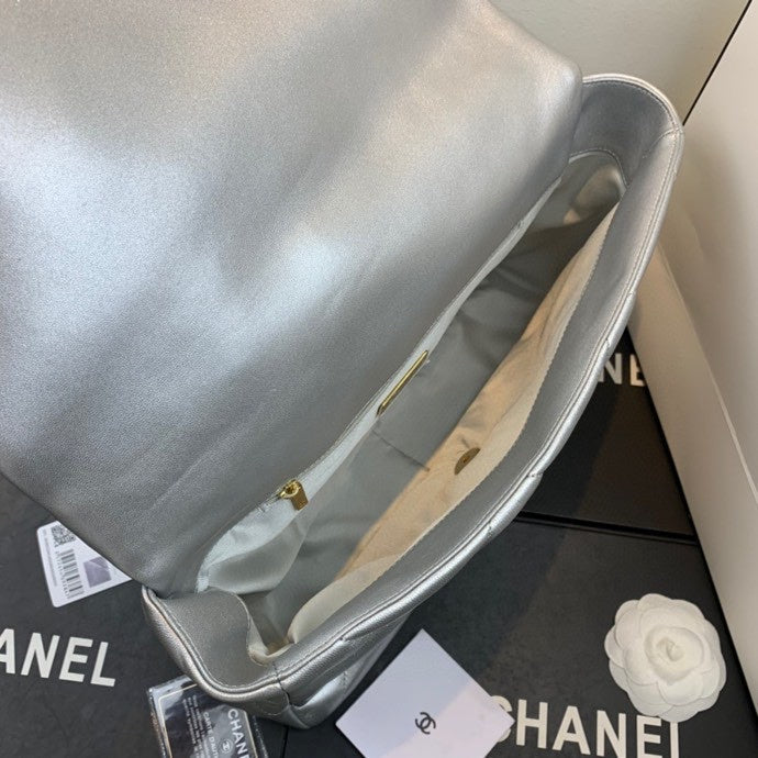 Chanel Luxury Handbag Style 572 Rovelle Bags