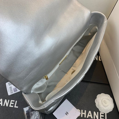 Chanel Luxury Handbag Style 572 Rovelle Bags