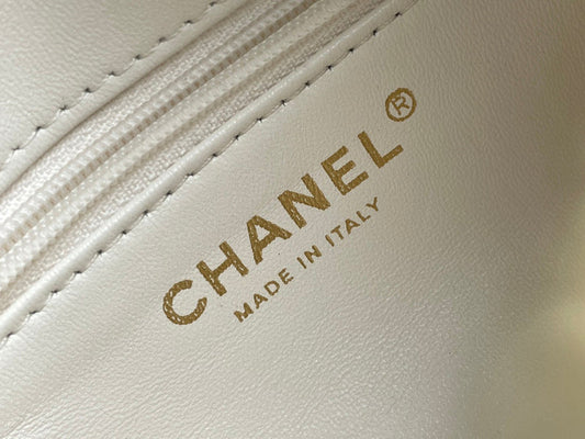 Chanel Luxury Handbag Style 620 Rovelle Bags