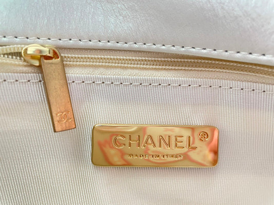 Chanel Luxury Handbag Style 607 Rovelle Bags