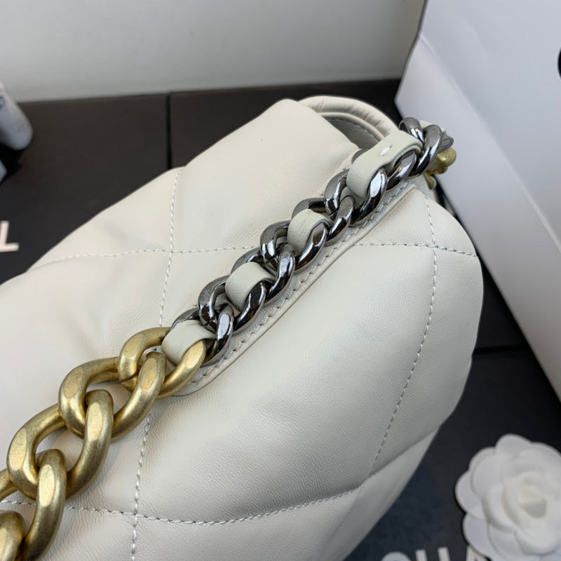 Chanel Luxury Handbag Style 582 Rovelle Bags