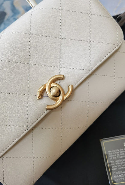 Chanel Luxury Handbag Style 634 Rovelle Bags