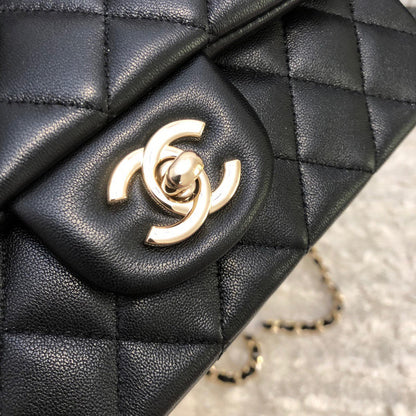 Chanel Luxury Handbag Style 565 Rovelle Bags