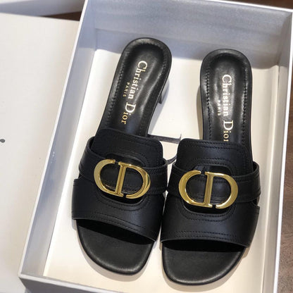 Dior  30 Montaigne slide