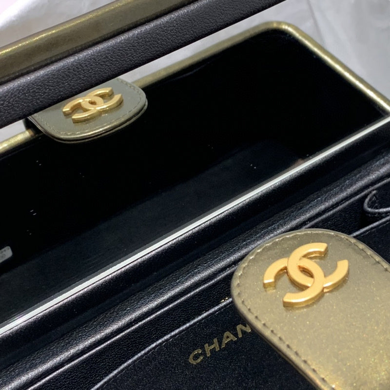 Chanel Luxury Handbag Style 563 Rovelle Bags