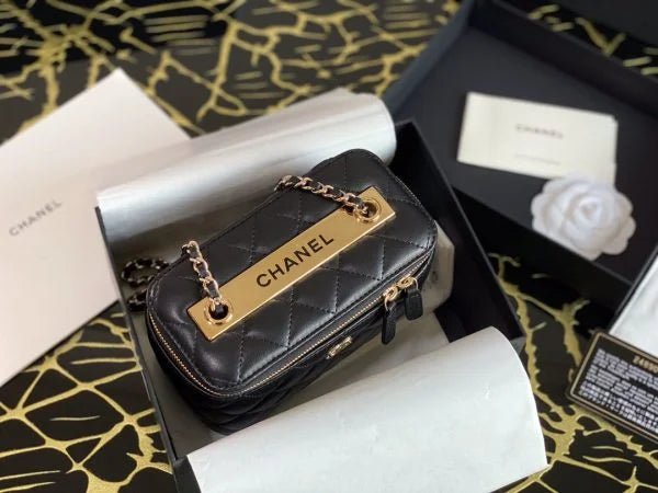 Chanel Cosmetic/Vanity Bags For Women
