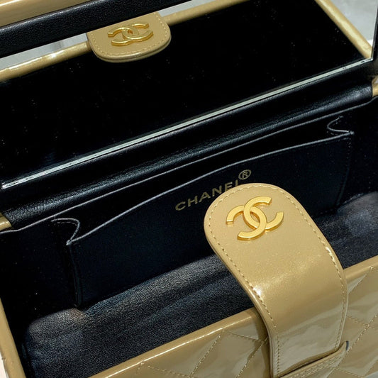 Chanel Luxury Handbag Style 566 Rovelle Bags