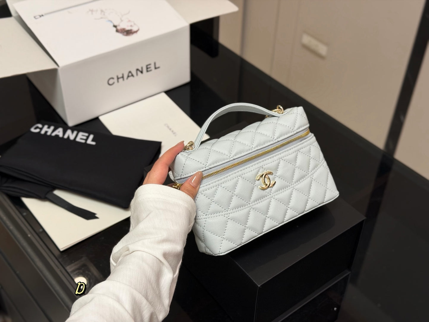 High-End Women's Fashion Handbags-28