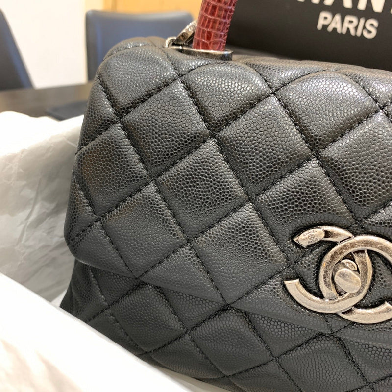 Chanel Luxury Handbag Style 538 Rovelle Bags