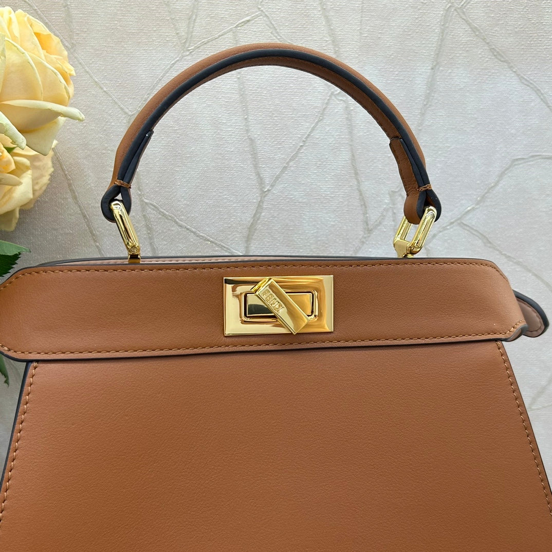 Fendi Peekaboo Medium iseeu Bag