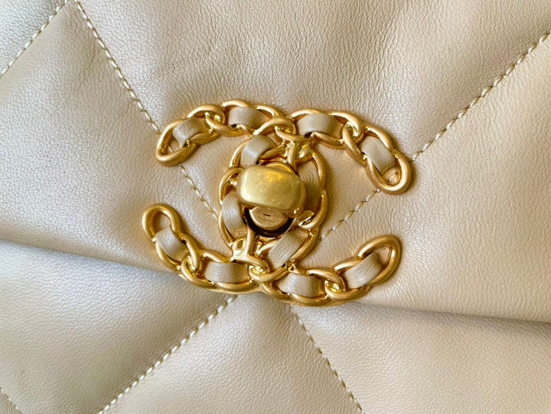 Chanel Luxury Handbag Style 603 Rovelle Bags