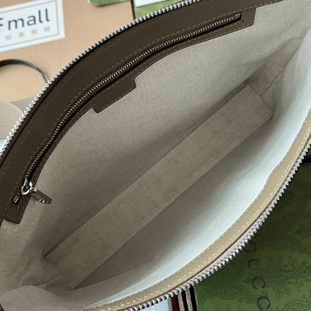 Gucci Jumbo GG Medium Messenger Bag