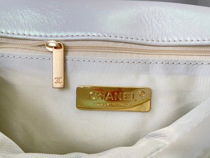 Chanel Luxury Handbag Style 611 Rovelle Bags