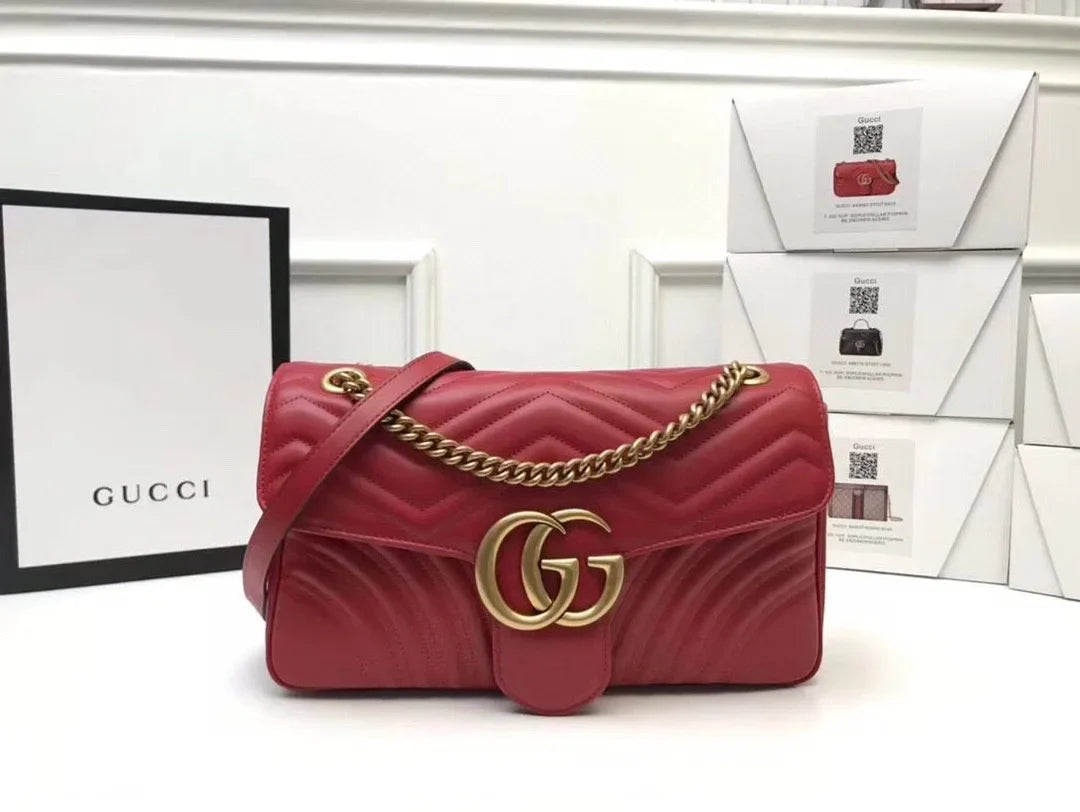 Gucci GG Marmont Matelass茅 Shoulder Bag Red