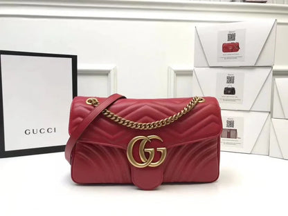 Gucci GG Marmont Matelass茅 Shoulder Bag Red
