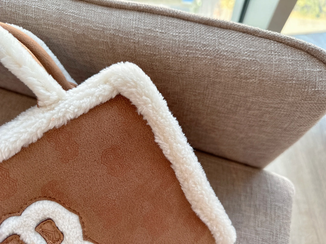 2023 New Luxury Autumn and winter plush Handbag