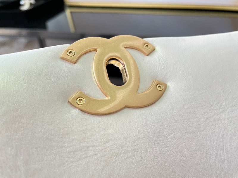 Chanel Luxury Handbag Style 611 Rovelle Bags