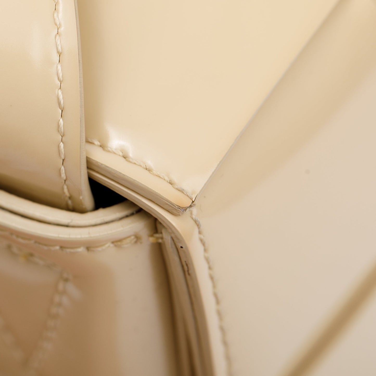 Bottega Veneta Beige Patent Leather Intrecciato Cassette Bag