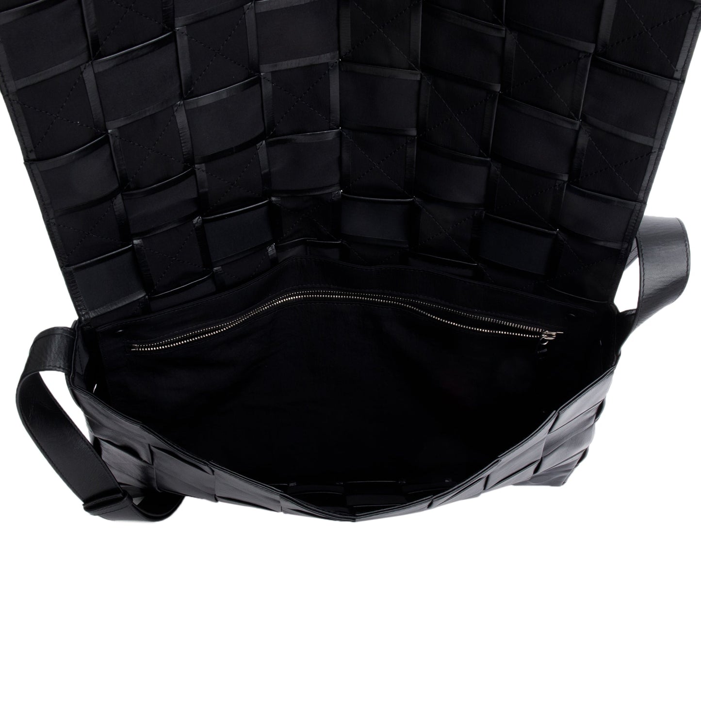 Bottega Venetaen Black Intrecciato Leather Maxi Cassette Flap Messenger Bag