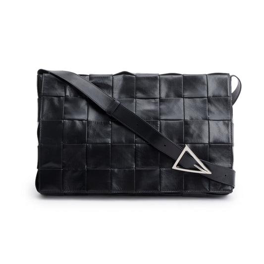 Bottega Venetaen Black Intrecciato Leather Maxi Cassette Flap Messenger Bag