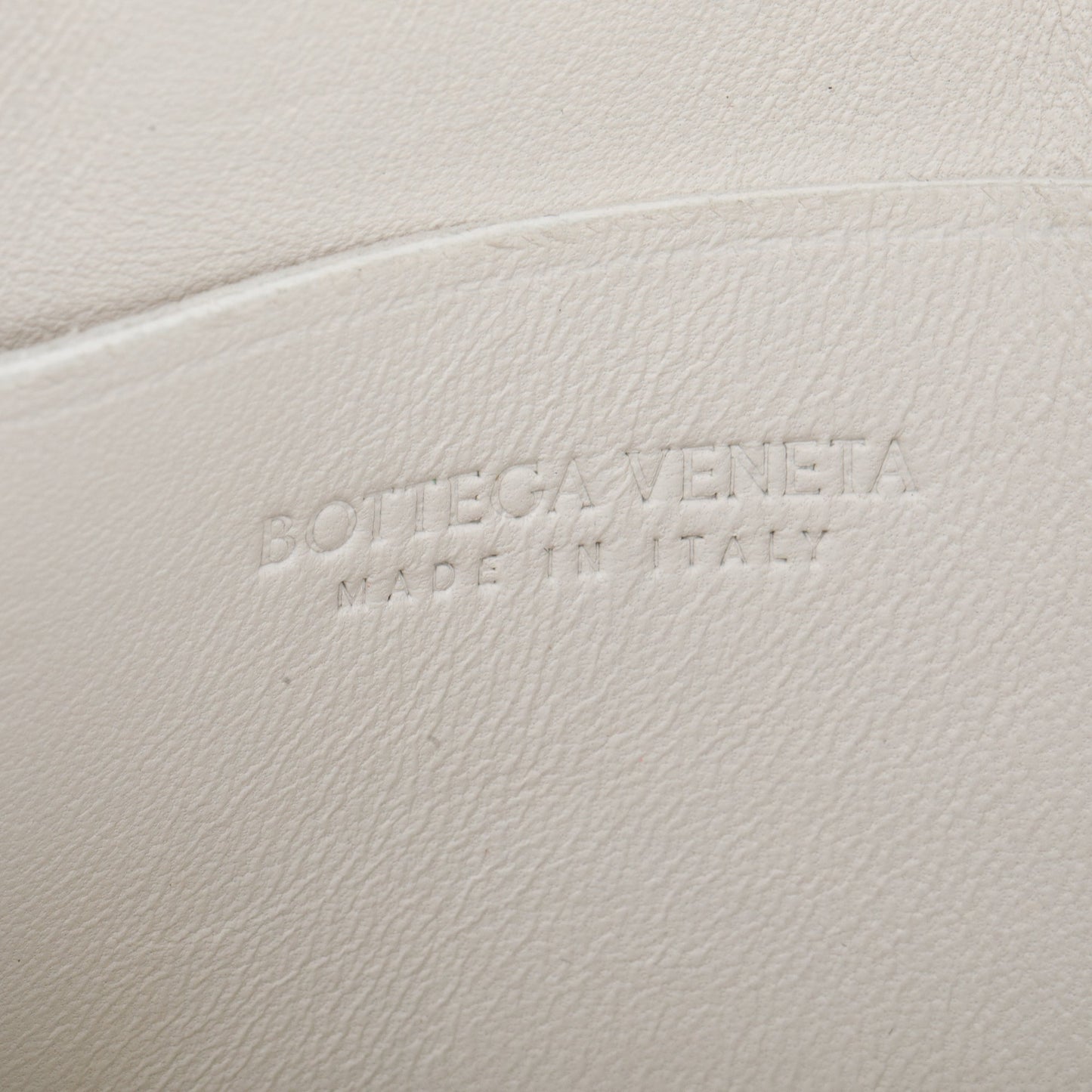 Bottega Venetaen White Maxi Intrecciato Leather Extra Mini Cassette Flap Bag