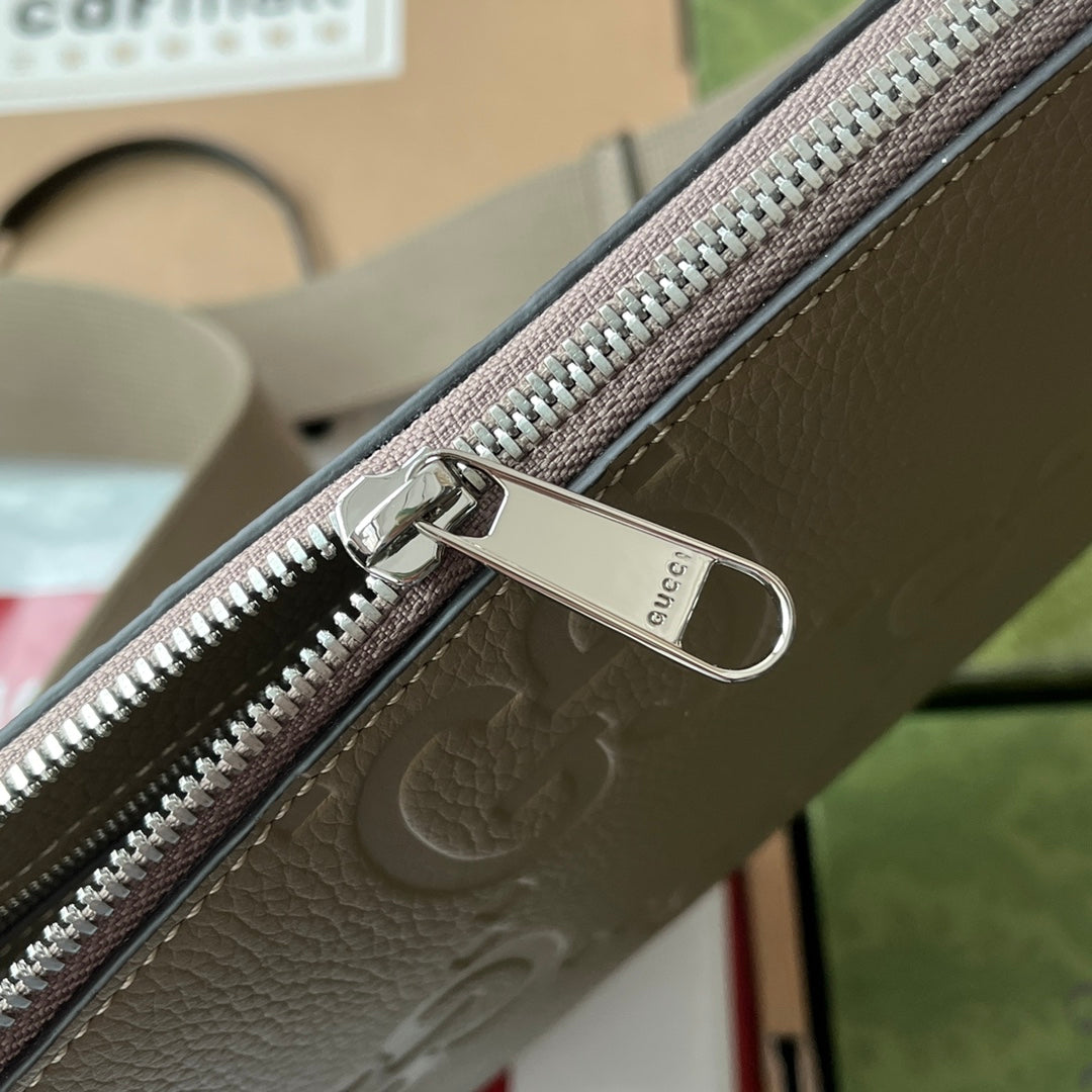 Gucci Jumbo GG Medium Messenger Bag