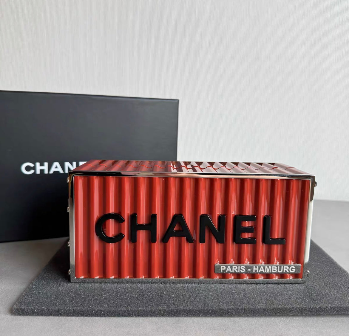 Chanel Luxury Leather Red Clutch Rovelle Bags